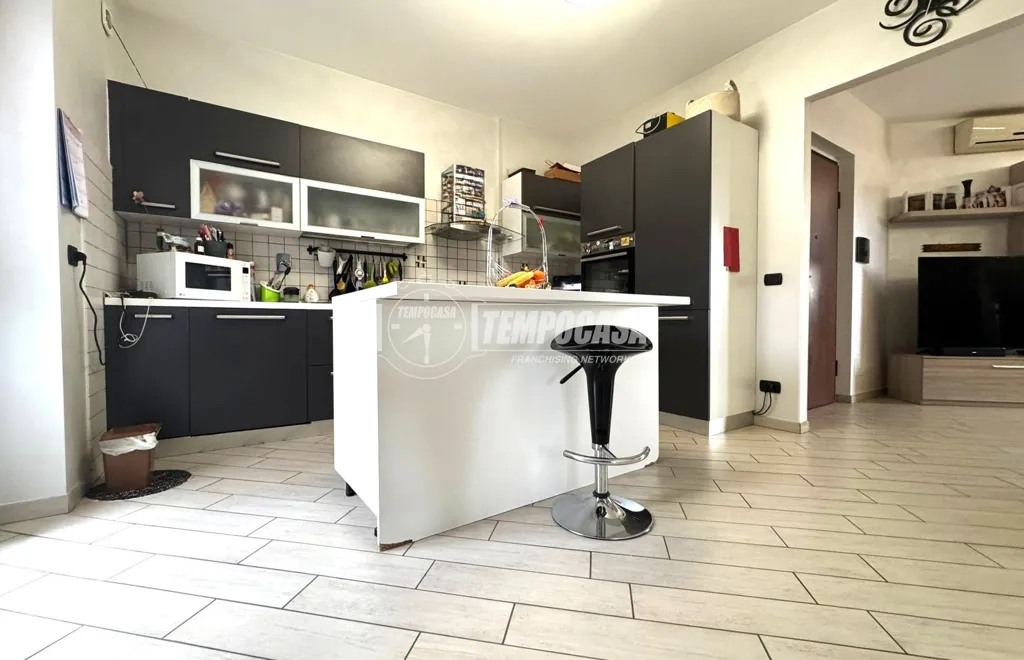 Köök - Modern Apartment with Triple Aspect View in Givoletto