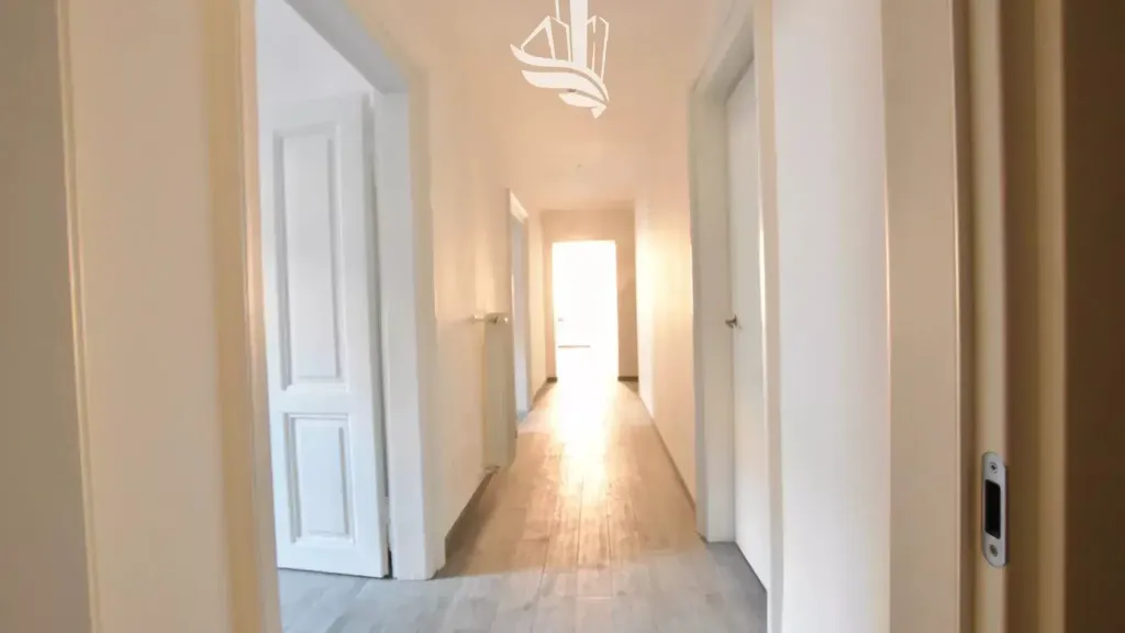 Esik - Versatile Apartment with Balcony in Bolzano