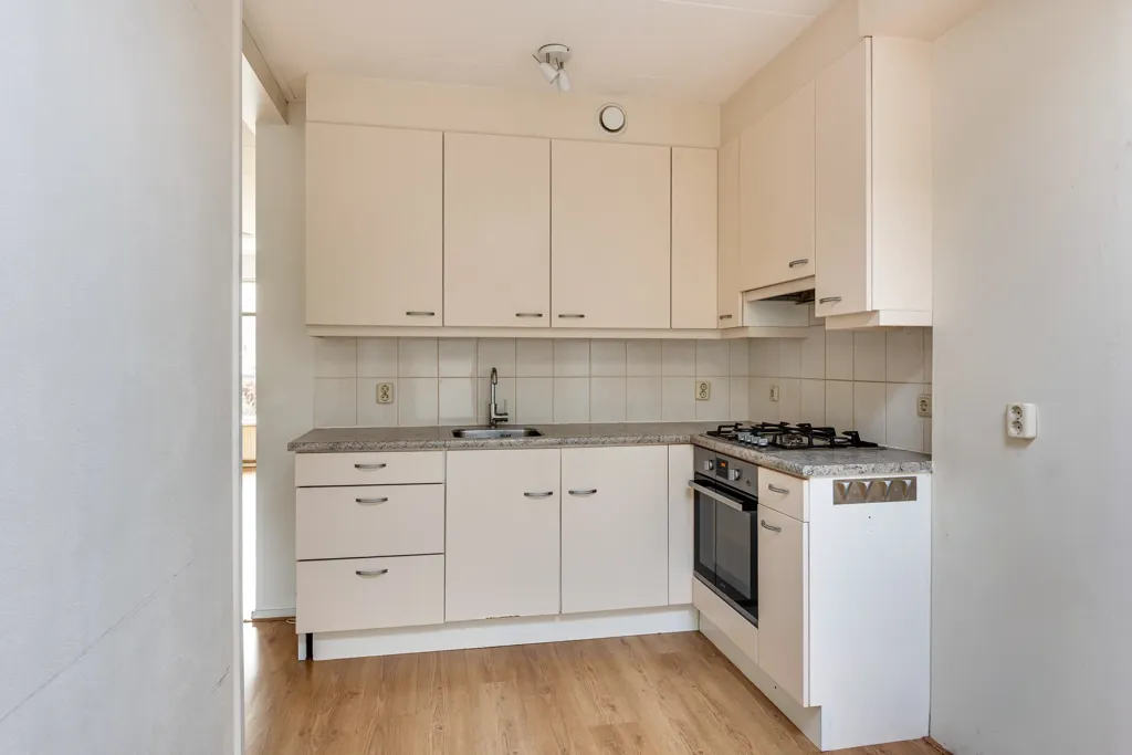 Köök - Spacious Renovated Semi-Detached House in Heiloo
