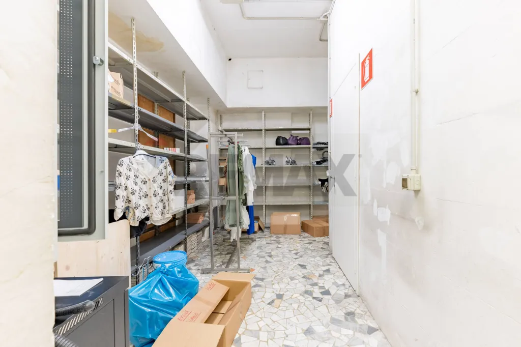 Buanderie - Commercial Shop on Corso Buenos Aires, Milan