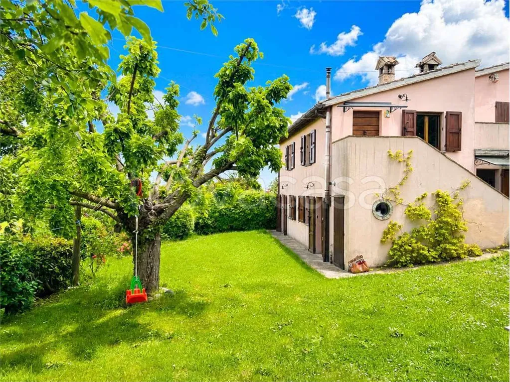 Aed - Rustic Casale with Garden in Urbino