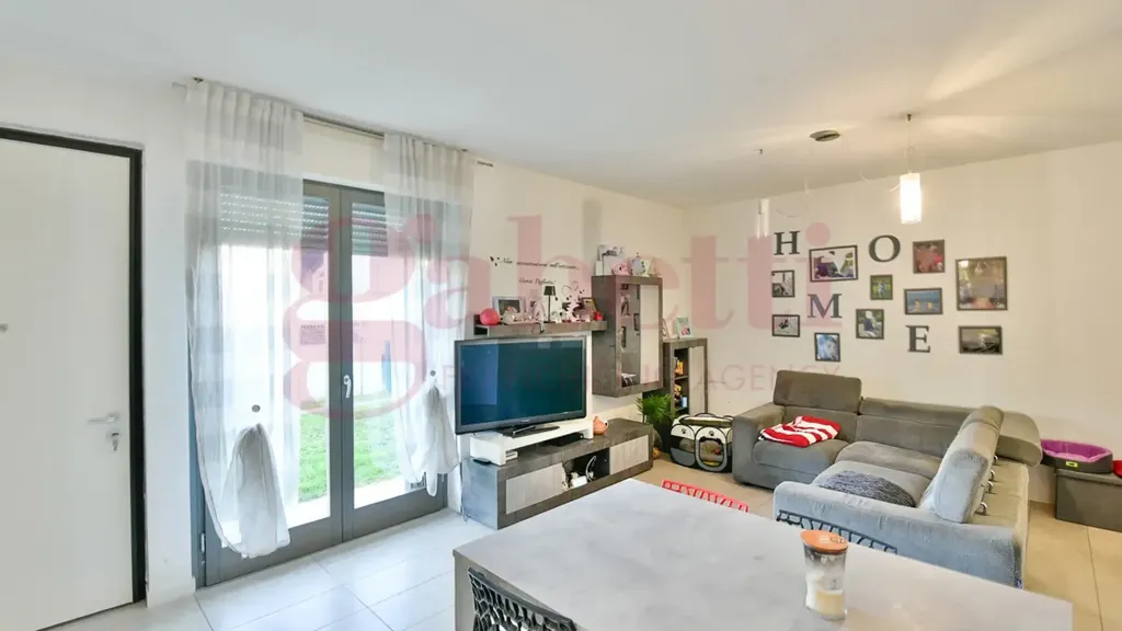 Elutuba - Modern Villa with Garden in Cantù