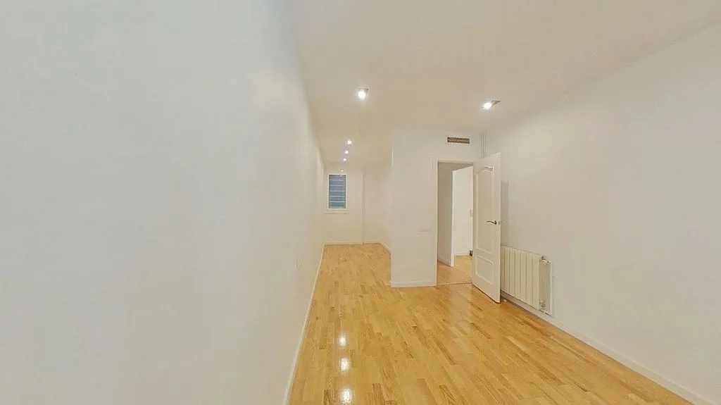 Apartment with Balcony in Sants, Barcelona