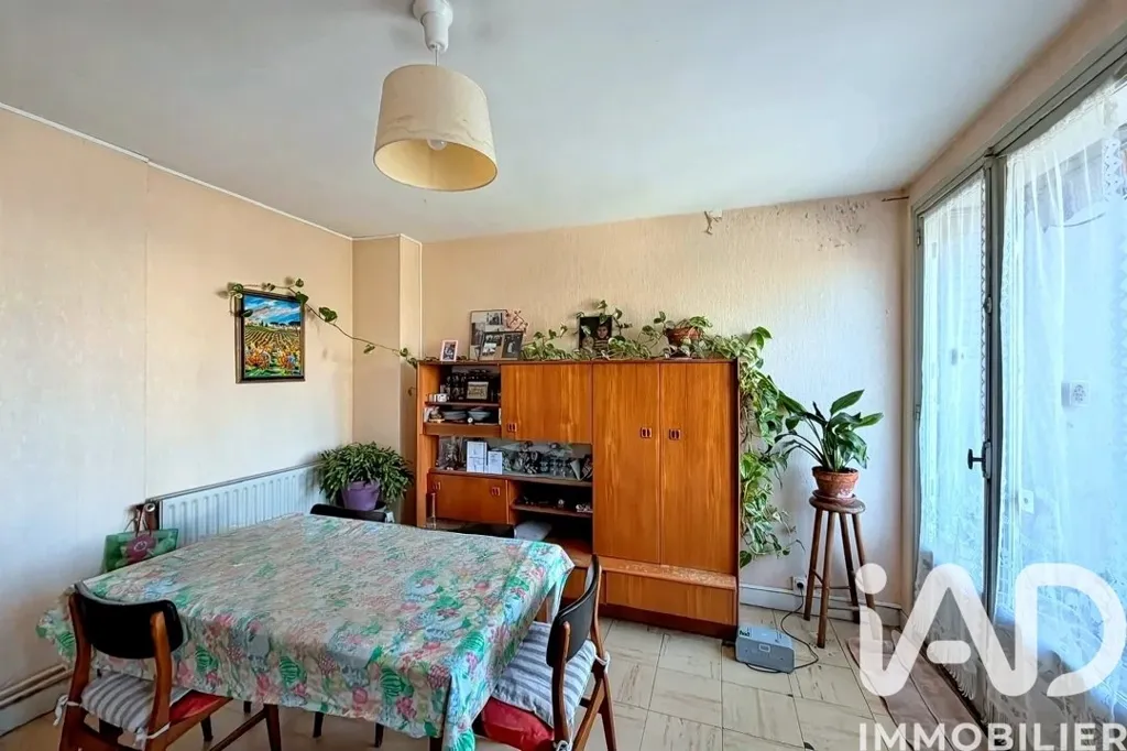 Dining Room - 3-Bedroom Apartment with Balcony in Tarbes