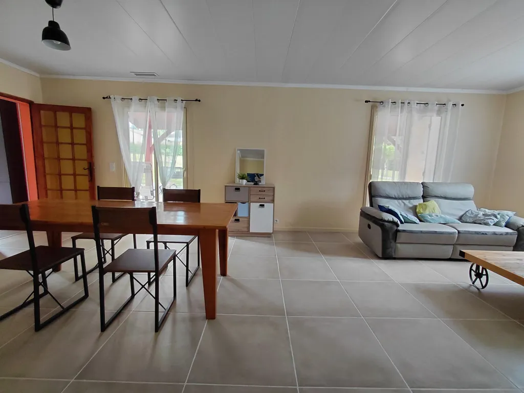 Séjour - Bungalow avec jardin paysagé à Les Lèches
