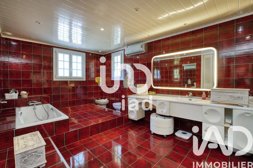 Vannitoad - Character House with Pool in Prestigious Domaine