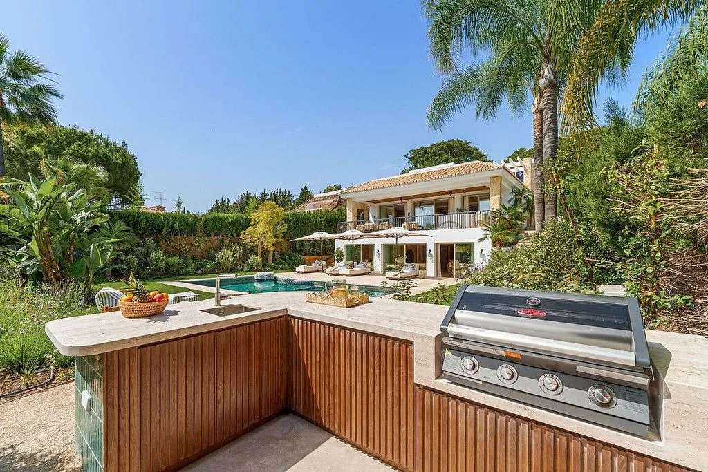 Terrass - Modern Villa with Pool in Nueva Andalucía
