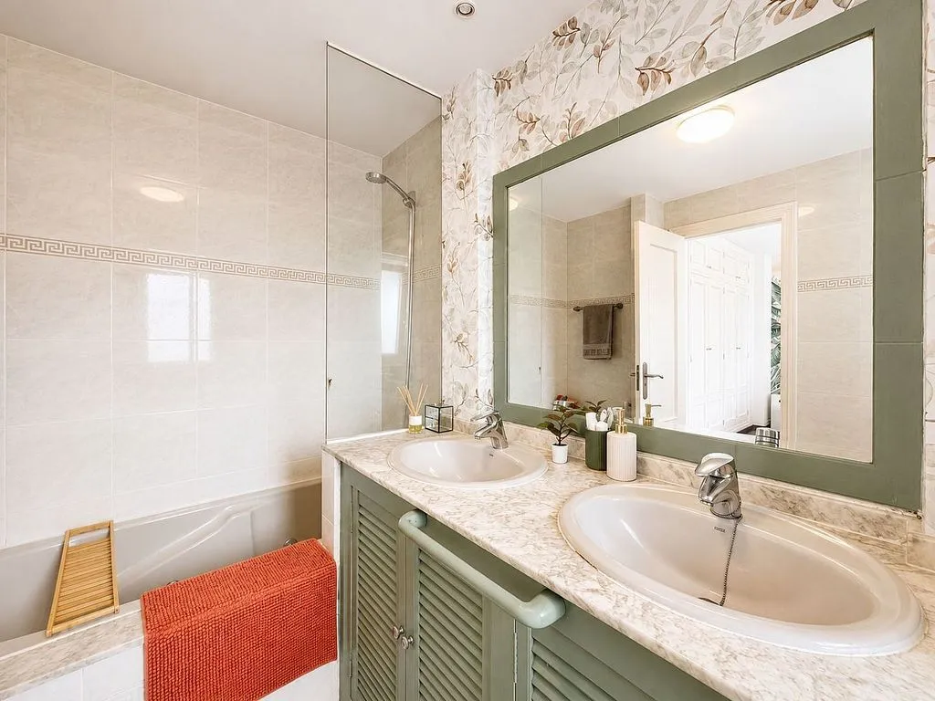 Bathrooms - Chalet with Terrace in Oleiros