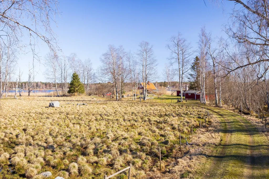 Garden - Cottage with Private Beachfront near Gävle
