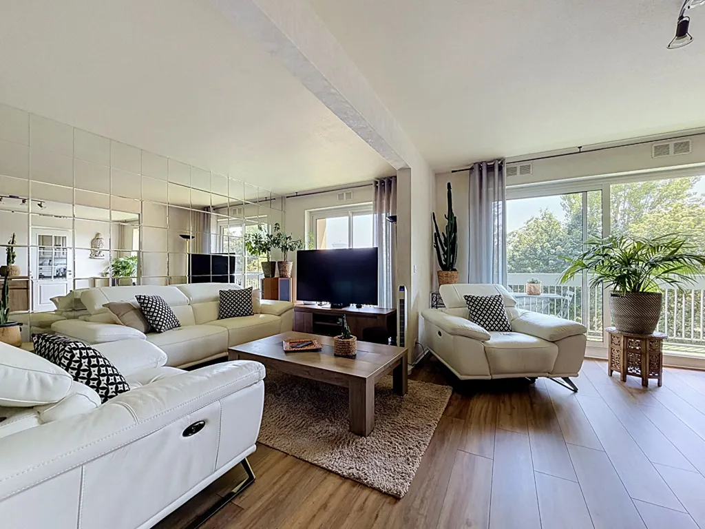 Soggiorno - Bright Apartment with Balcony in Elancourt