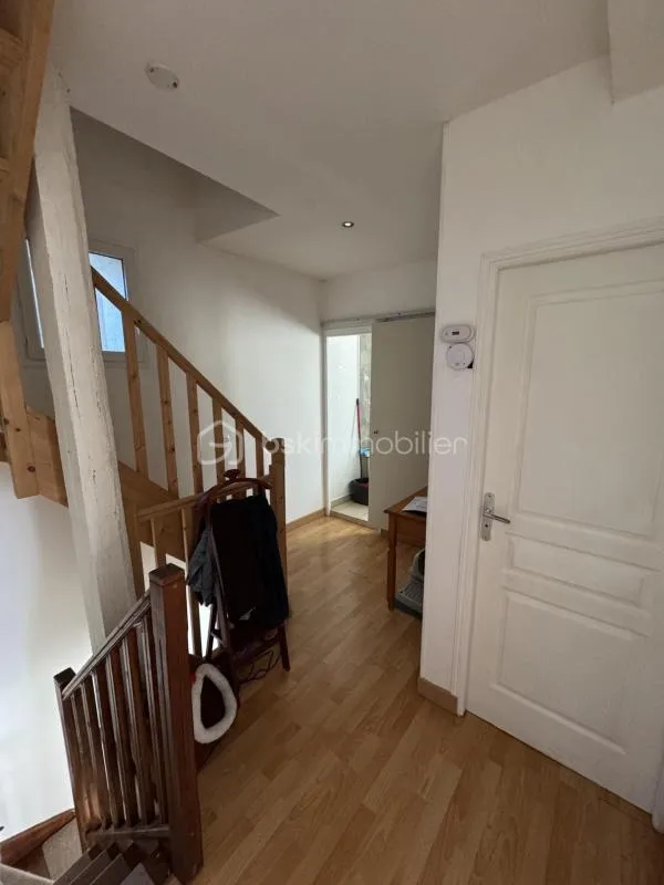 Rooms - Charming Three-Level House with Terrace in Méru