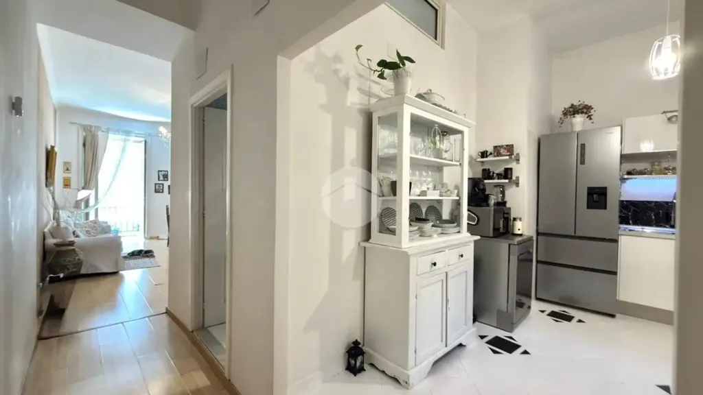 Cucina - Rearranged Apartment with Balcony in Naples