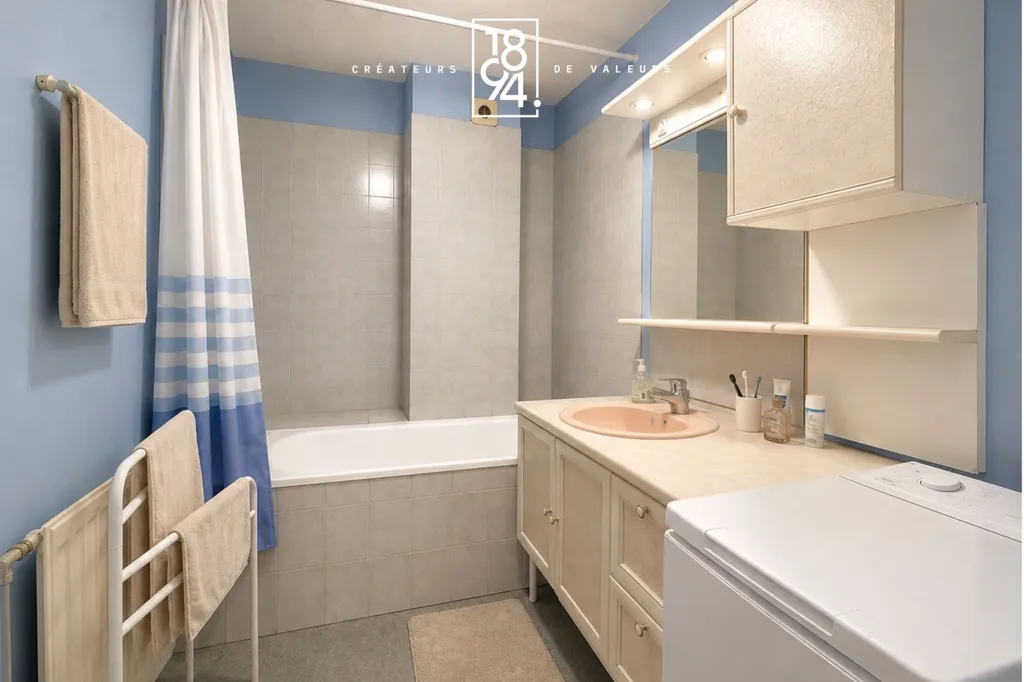 Bagni - Charming 3-Bed Flat with Balcony in Chambéry