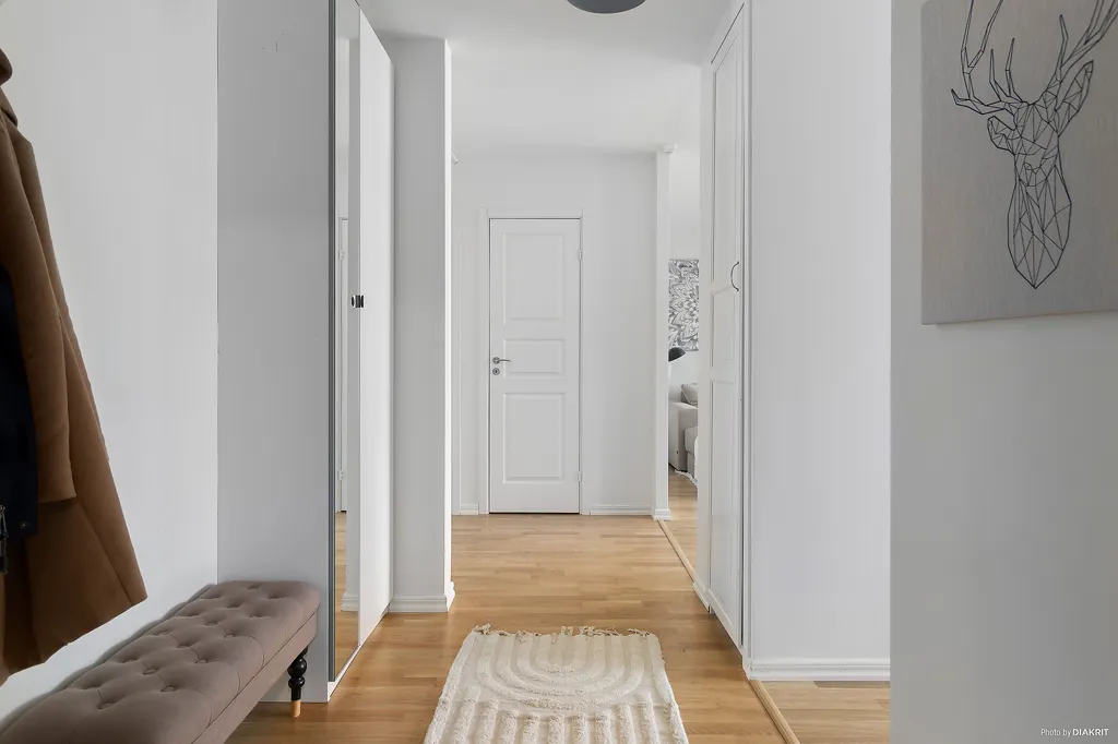Esik - Renovated Flat with Large Windows in Lunden