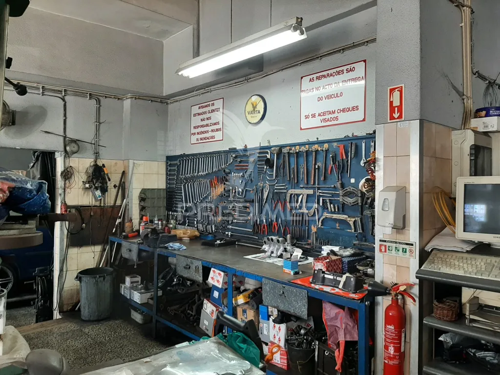 Lavanderia - Mechanic Workshop with Established Clientele in Seixal
