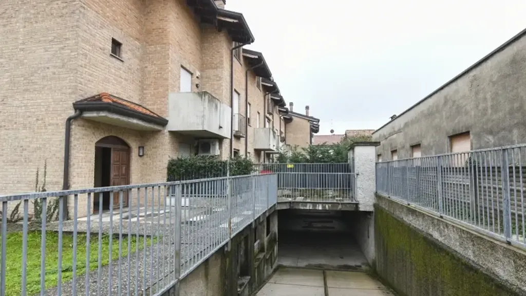 Esterno - Appartamento arredato con terrazzo a Binzago, Cesano Maderno