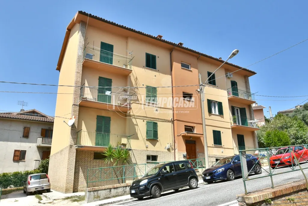 Exterior - Spacious Flat with Mountain View in Osimo
