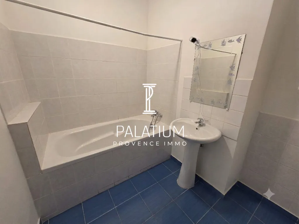 Vannitoad - Mixed-Use Property with Garage in Digne-les-Bains