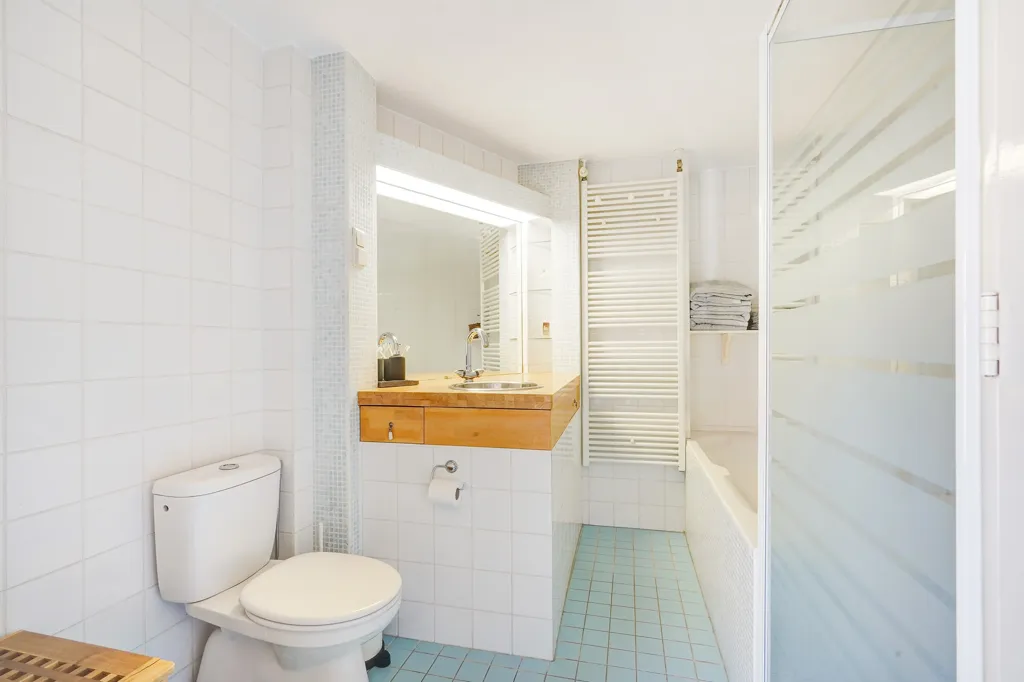 Vannitoad - Light-Filled Corner House in Den Haag