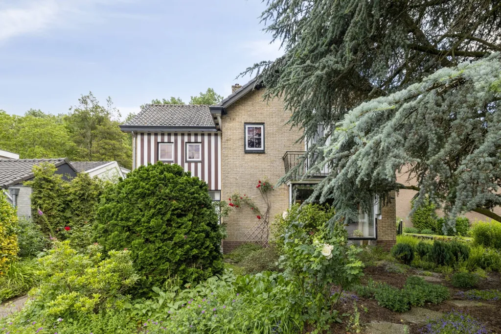 Aed - Free-Standing House with Garden in Breda