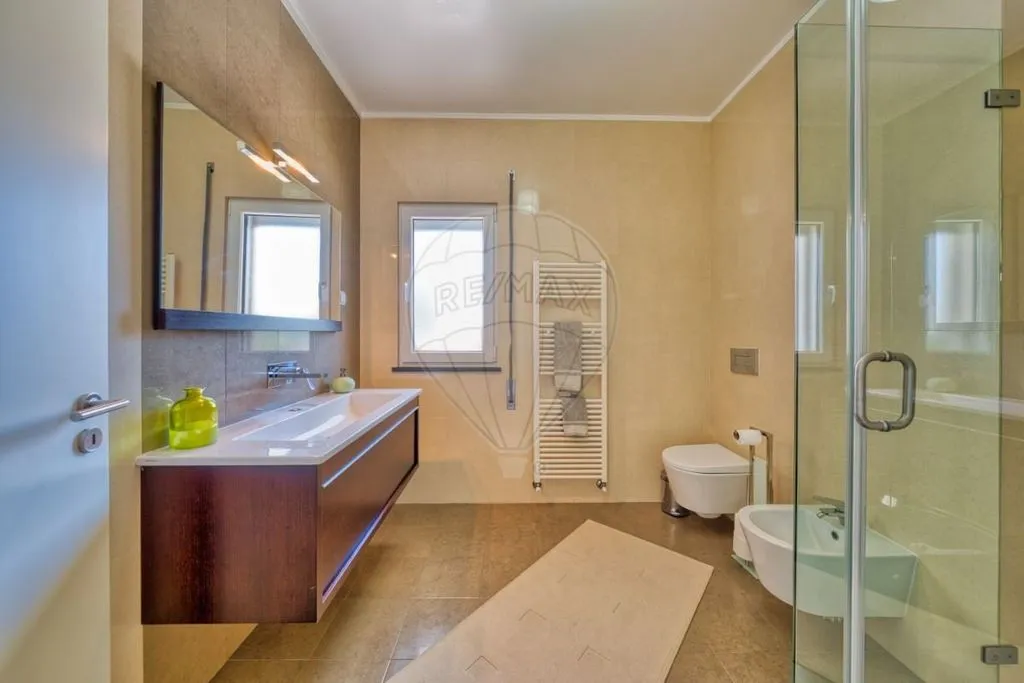 Vannitoad - Luxury Villa with Extensive Land in Torres Novas