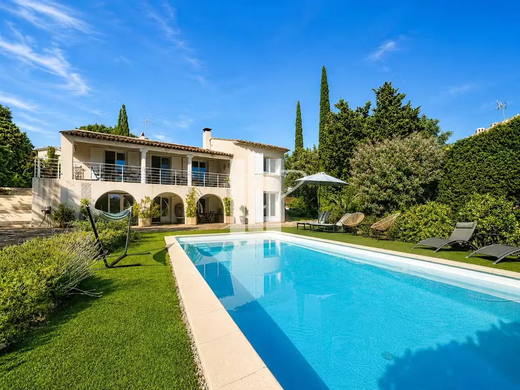 Piscine - Villa avec Piscine Chauffée à Boulouris