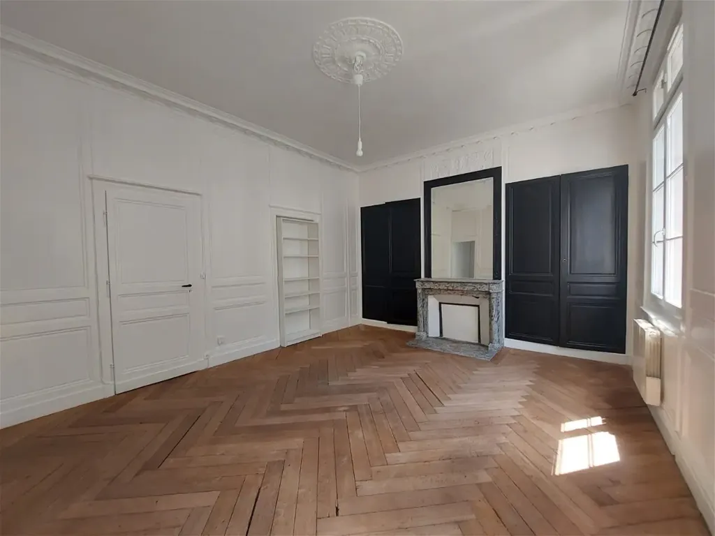 Toad - 2-Bedroom Apartment with Rouen Charm in Rouen