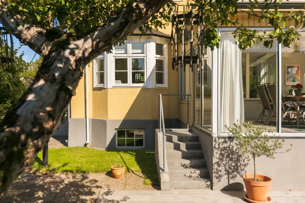 Terrass - 1920s Villa with Pool in Skåne