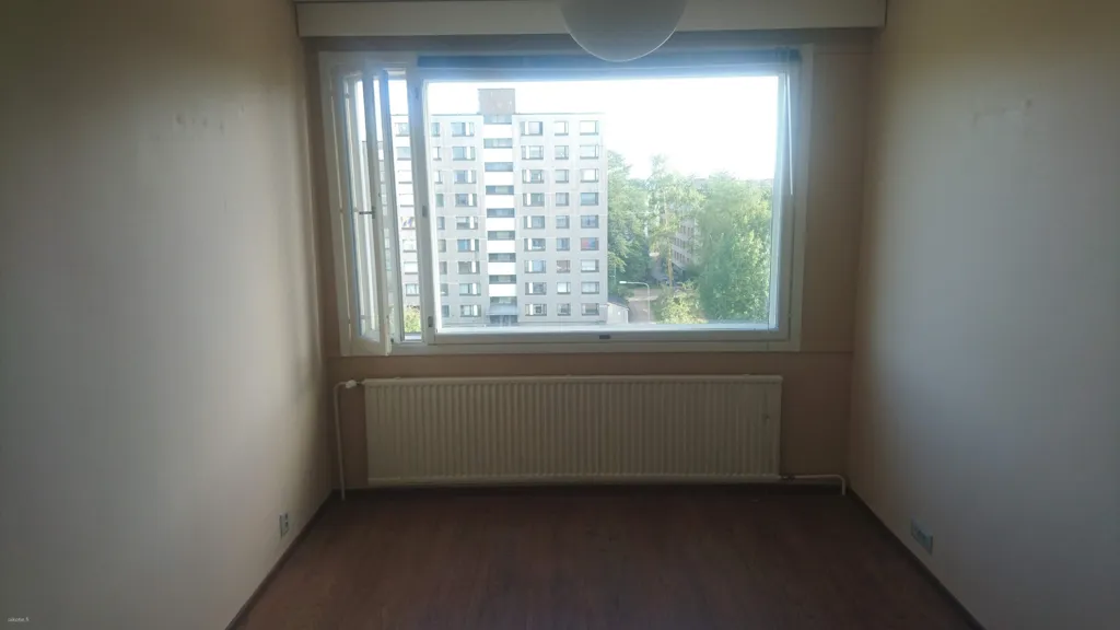Rooms - Modernised Apartment with Balcony in Hakunila