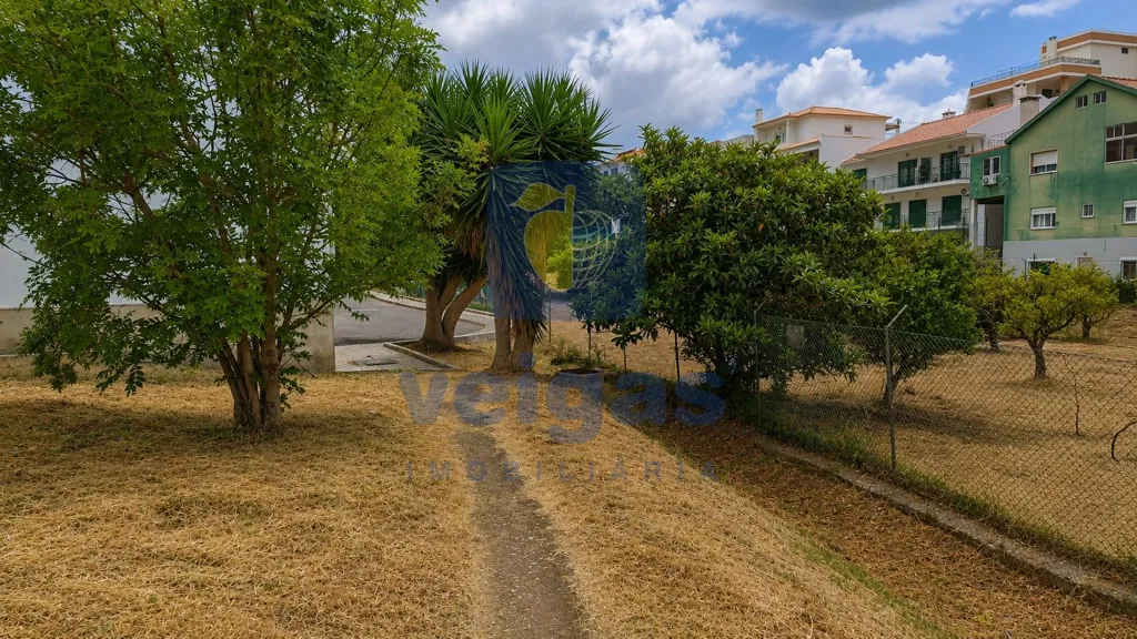 Giardino - Urban Land with Development Potential in Alverca