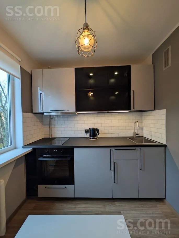 Küche - 3-Bedroom Flat with Balcony in Āgenskalns