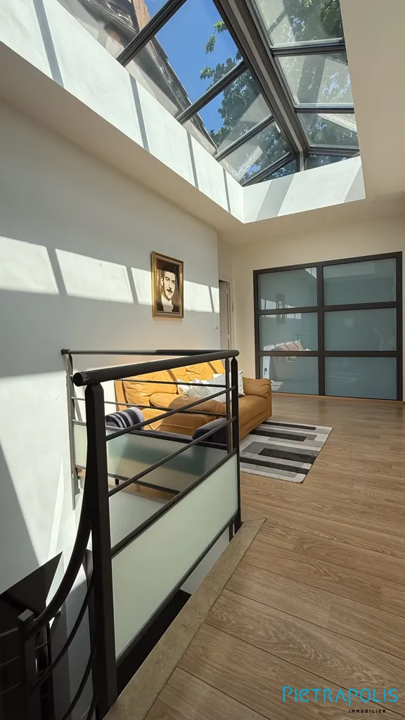 Séjour - Propriété Contemporaine avec Piscine à Écully
