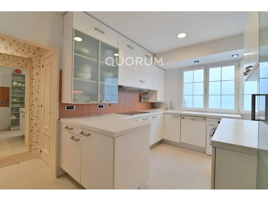 Cuisine - Señorial Flat with Park Views in Abando, Bilbao