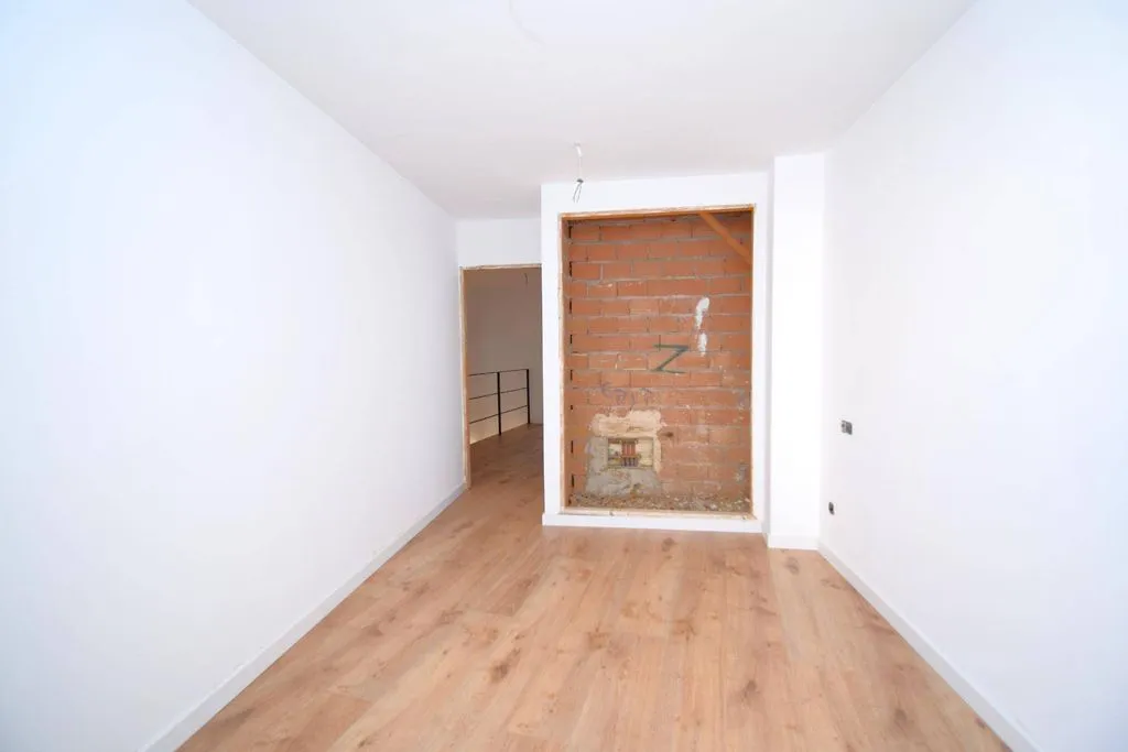 Pièces - Newly Built Townhouse with Parking in Caimari