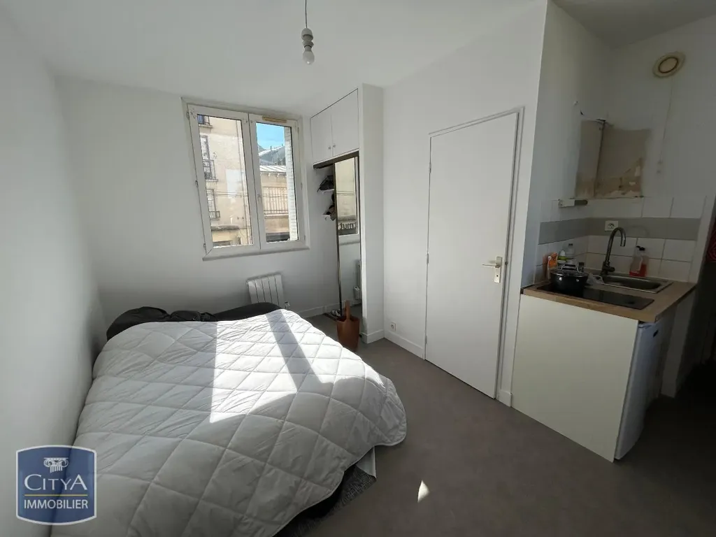 One-Bedroom Flat with Lift in Limoges