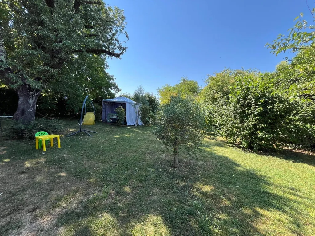 Jardin - Villa avec Jardin et Parking à Salornay-sur-Guye