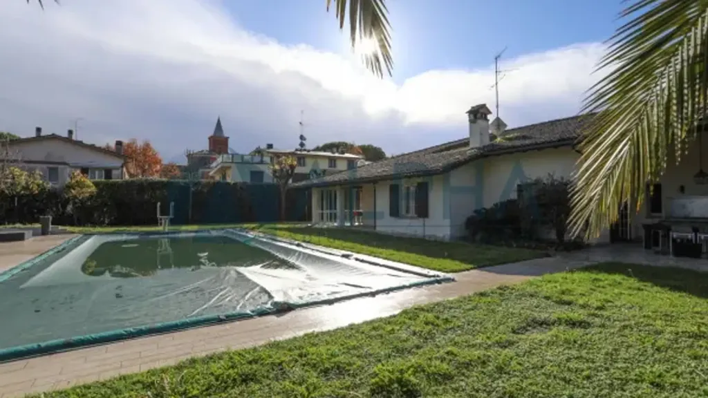 Piscine - Architectural Villa with Private Garden in Ravenna
