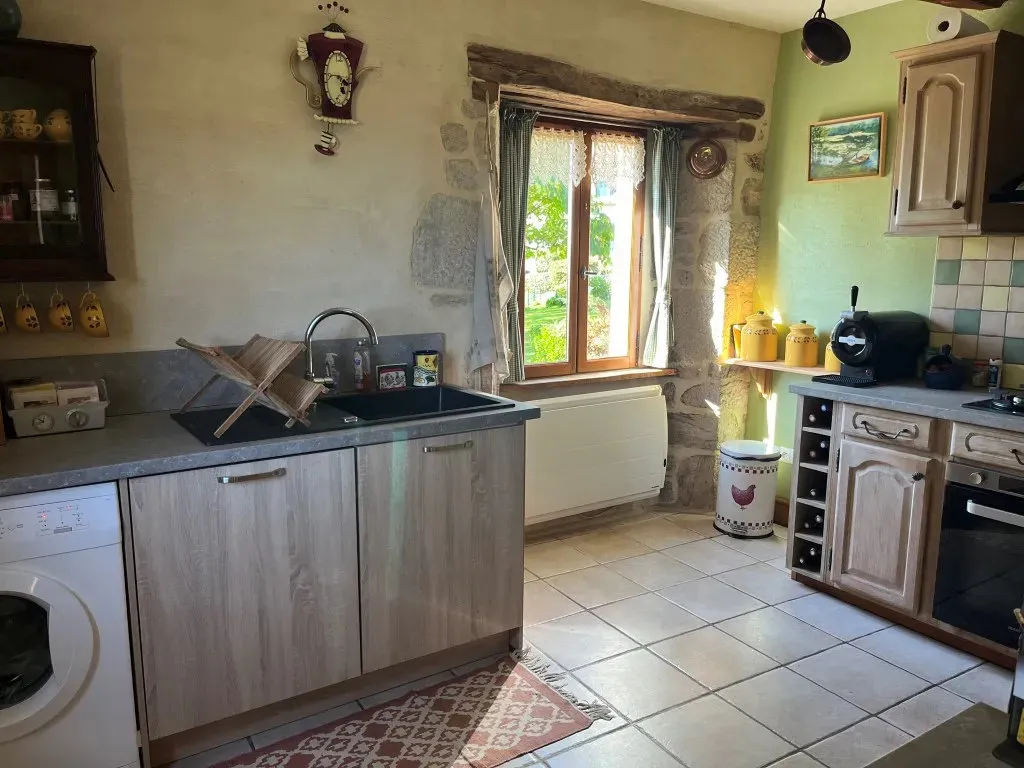 Cuisine - Cottage Rénové avec Terrasse et Terrain à Argentat