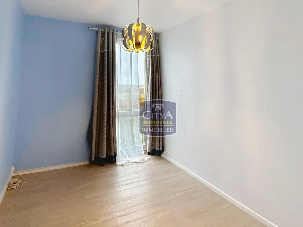 Pièces - Appartement Lumineux avec Balcons à Saint-Quentin