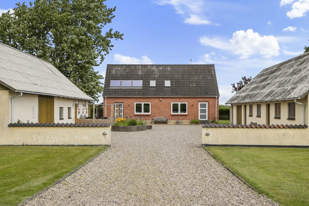 Exterior - 1952 Villa with Garden in Aars