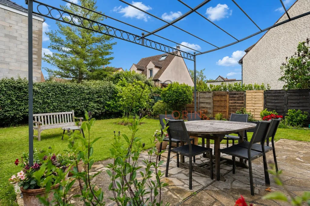 Jardin - Maison Étendue avec Jardin à Chatou