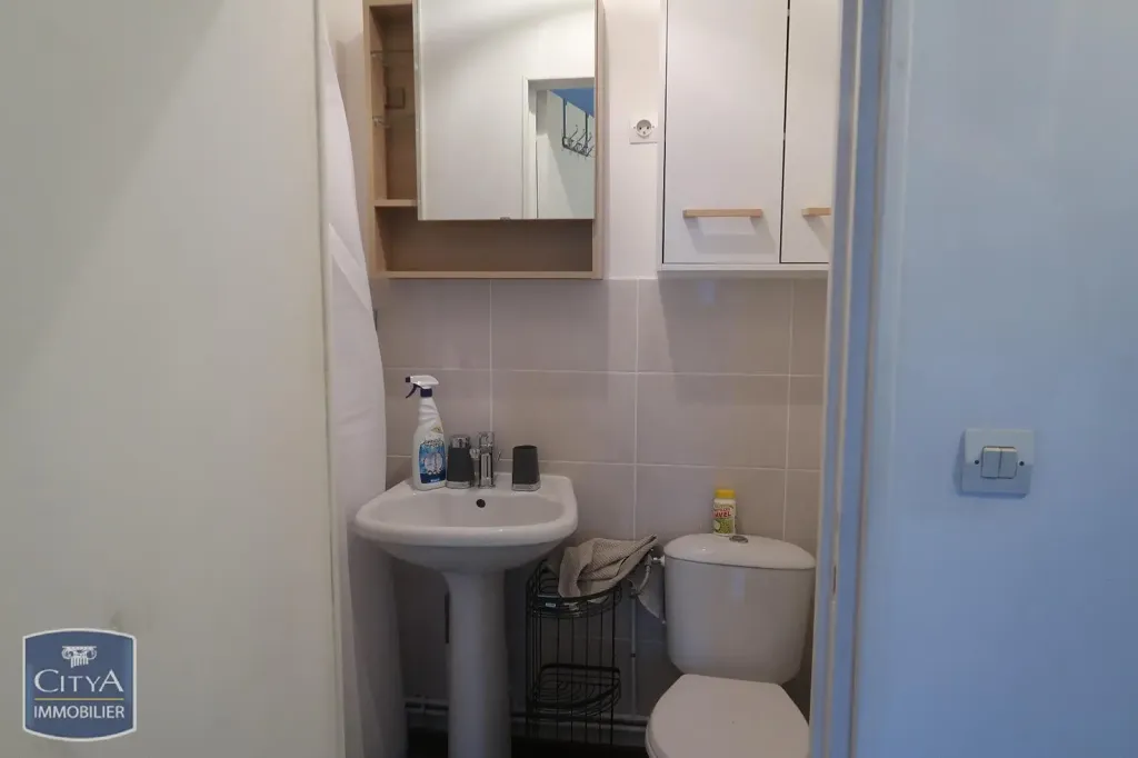 Vannitoad - One-Bedroom Flat in Saint-Quentin