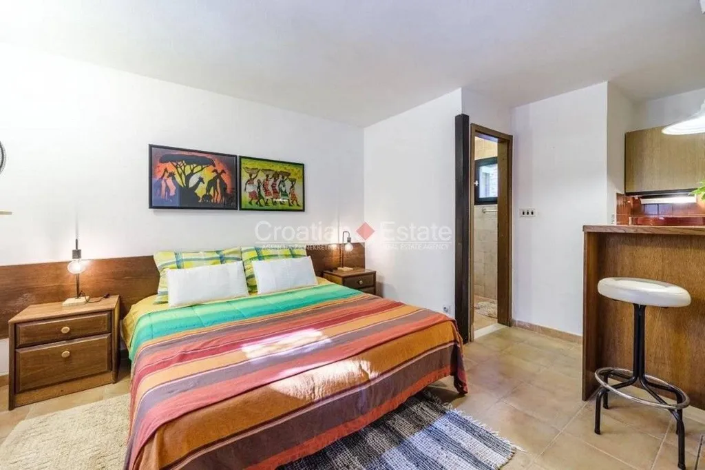 Bedrooms - Family House with Pool near Postira