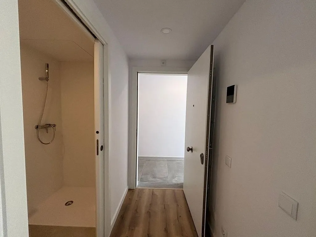 Esik - Modern Flat with Air Conditioning in Sabadell