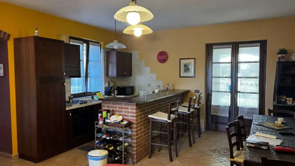 Cuisine - Rustic-Style House with Large Garden in Oviglio