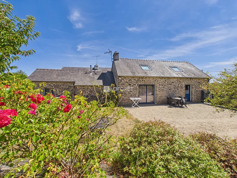 Charming Longère with Garden in Pleyben
