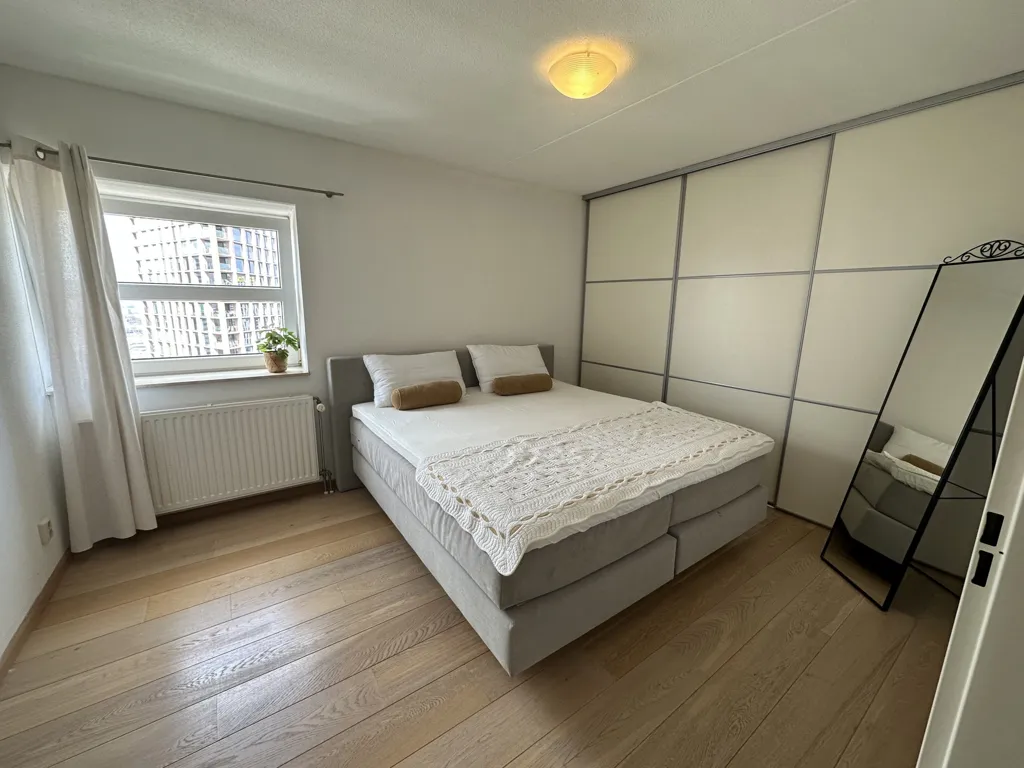 Magamistoad - 3-Bedroom Gallery Flat with City View in Rotterdam