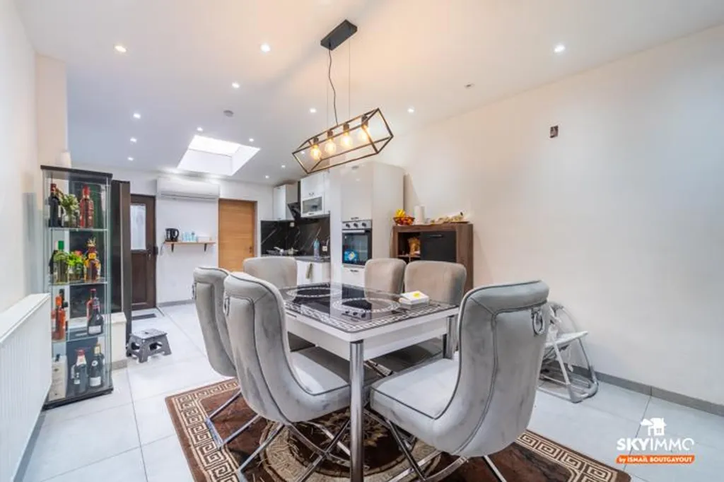 Sala da pranzo - Spacious 4-Bedroom House with Terrace in Liège