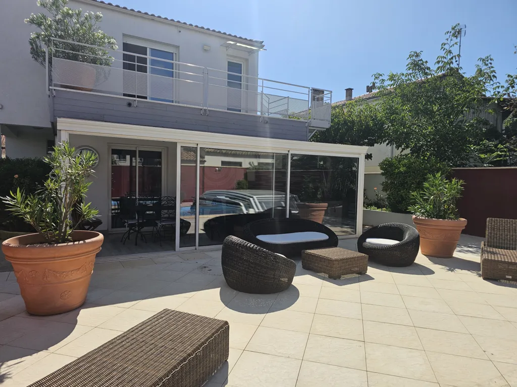 Terrass - Split-Level House with Pool in Lunel