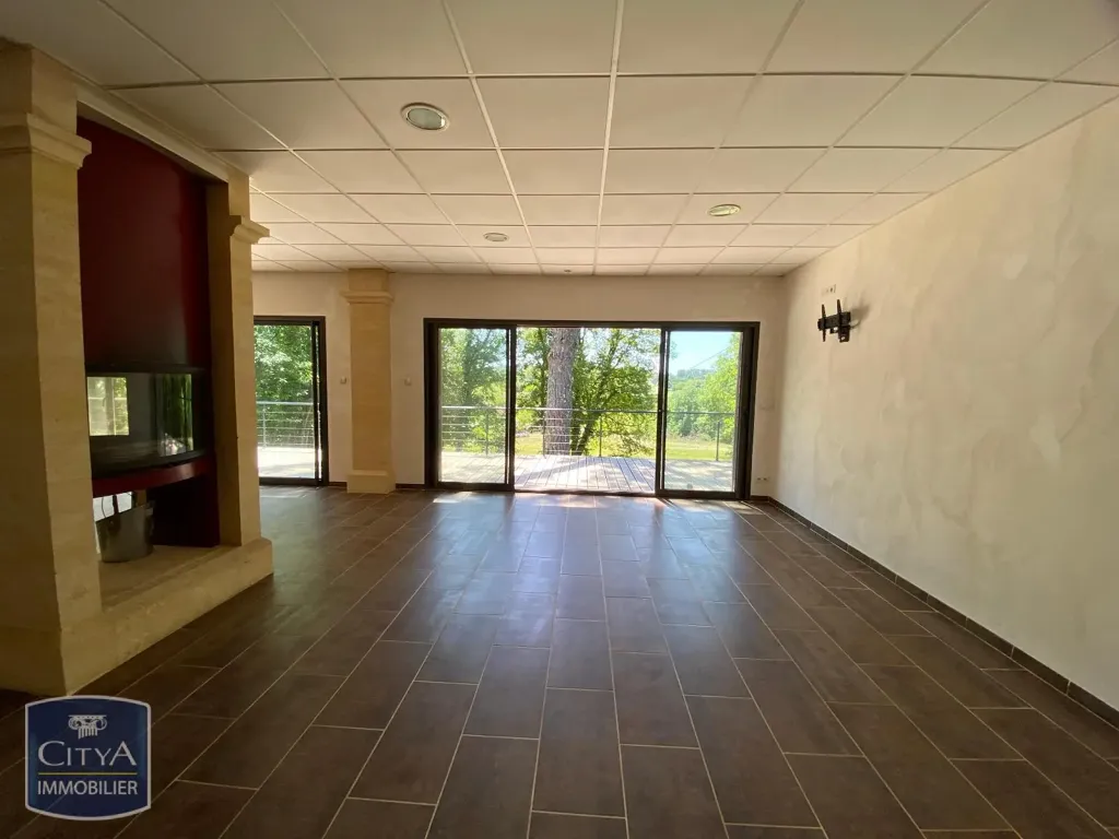 Séjour - Maison architecturale avec terrasse à Meyrals
